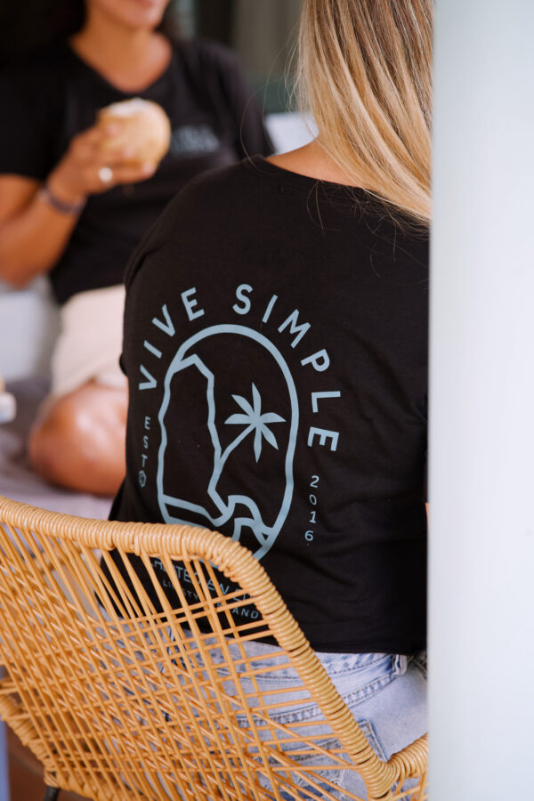 Vive Simple Crop Top - Image 4